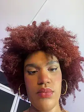 Snapshot of loladupont chatting on July 3, 3:24 am loladupont online show from July 3, 3:24 am