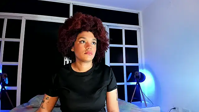 Snapshot of loladupont chatting on July 5, 3:02 am loladupont online show from July 5, 3:02 am