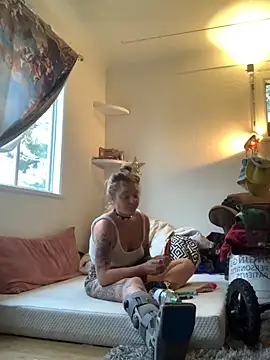 SilverandFox online show from October 18, 9:59 pm