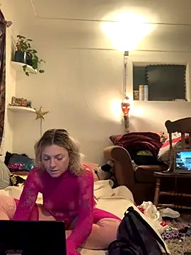 SilverandFox online show from October 31, 10:49 am