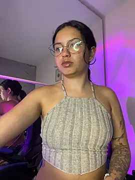 Rosita forever  online show from April 15, 8:20 pm