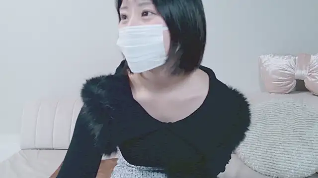 Snapshot of UYU_man chatting on February 1, 9:32 am UYU man online show from February 1, 9:32 am
