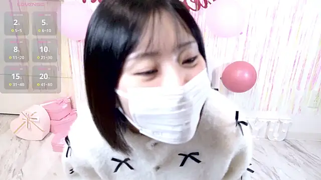 Snapshot of UYU_man chatting on February 14, 11:53 am UYU man online show from February 14, 11:53 am