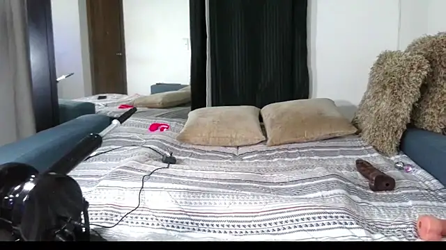 Carla-Bonny18 online show from March 7, 9:17 am