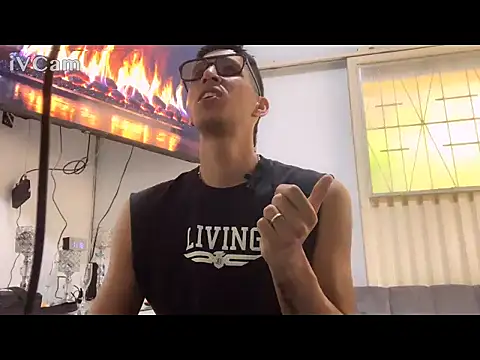 judesmith95 online show from July 31, 4:17 pm