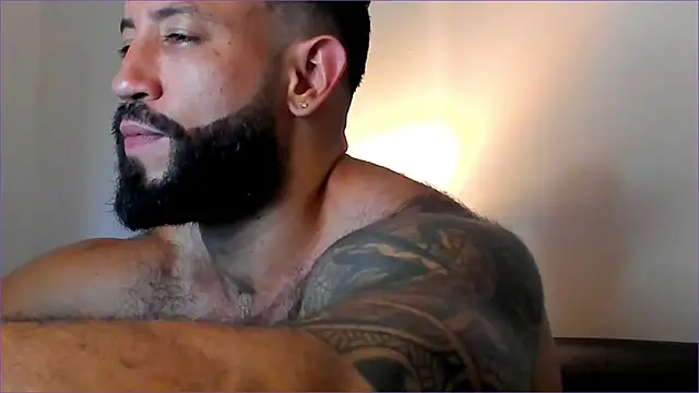 Snapshot of BradLeon_ chatting on October 15, 1:00 pm BradLeon online show from October 15, 1:00 pm