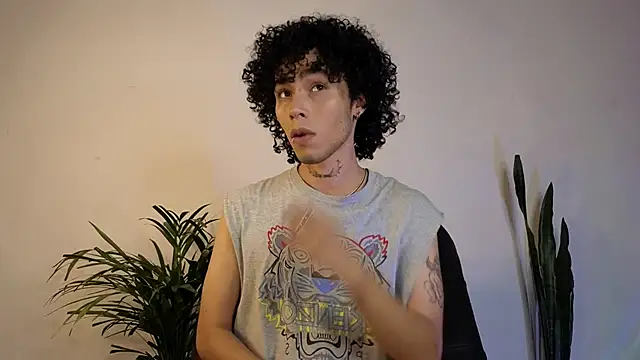 Snapshot of seven7xis chatting on December 22, 8:16 am seven7xis online show from December 22, 8:16 am