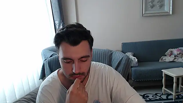 handsomeee04 online show from September 28, 12:43 pm