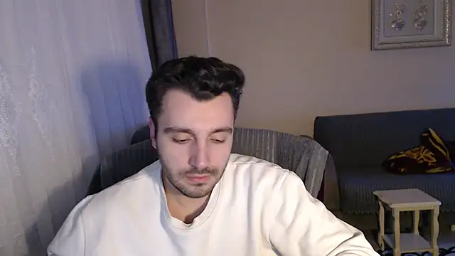 handsomeee04 online show from November 29, 10:35 pm