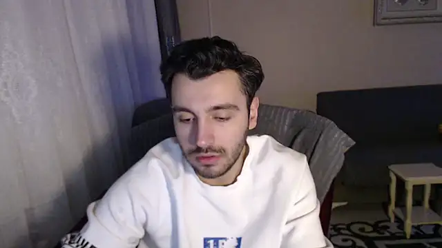 handsomeee04 online show from December 3, 9:57 pm