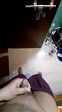 Snapshot of Bloal25 chatting on December 29, 11:18 pm Bloal25 online show from December 29, 11:18 pm