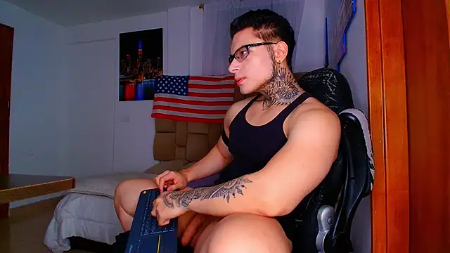 DennisWalkerr online show from October 25, 11:10 pm