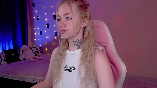 Snapshot of Naughty_Mable chatting on July 5, 11:45 pm Naughty Mable online show from July 5, 11:45 pm