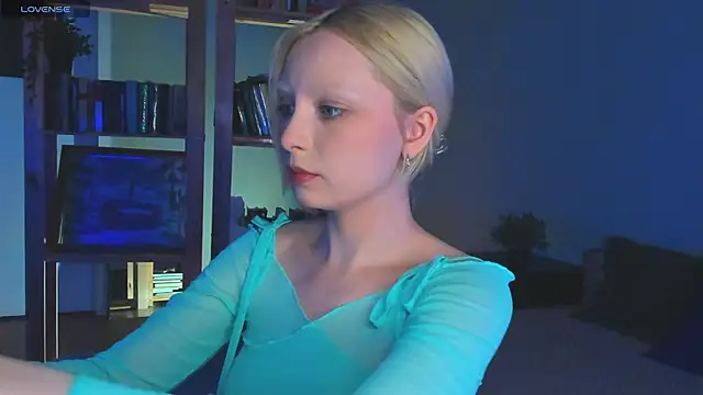 Snapshot of forget_me_not_eve chatting on February 22, 2:19 pm forget me not eve online show from February 22, 2:19 pm