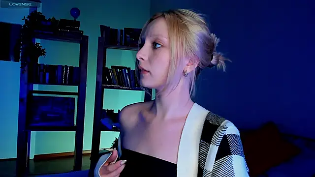 Snapshot of forget_me_not_eve chatting on March 14, 8:38 pm forget me not eve online show from March 14, 8:38 pm