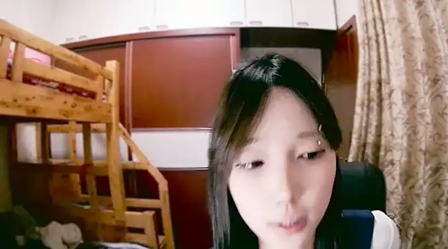 Snapshot of lulu-2002 chatting on December 21, 5:18 pm lulu-2002 online show from December 21, 5:18 pm