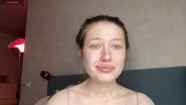 eva varnerr online show from April 4, 8:50 pm