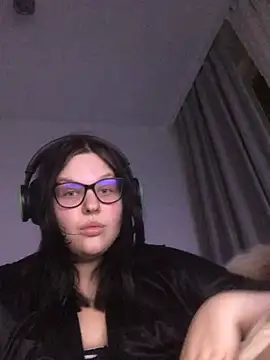 Snapshot of Charlotte_Ros chatting on December 23, 6:05 pm Charlotte Ros online show from December 23, 6:05 pm