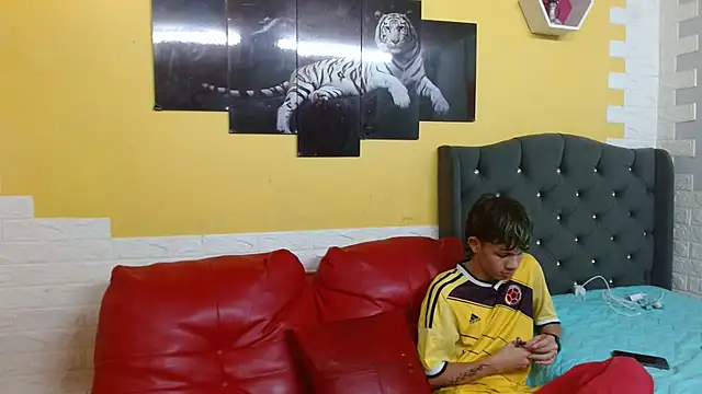 Snapshot of andy_dan18 chatting on February 26, 7:24 pm andy dan18 online show from February 26, 7:24 pm