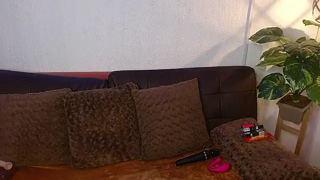 nikkystorm1  online show from December 19, 2:57 pm