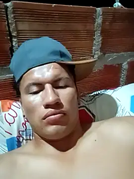 Snapshot of restrepo99 chatting on December 22, 6:39 am restrepo99 online show from December 22, 6:39 am