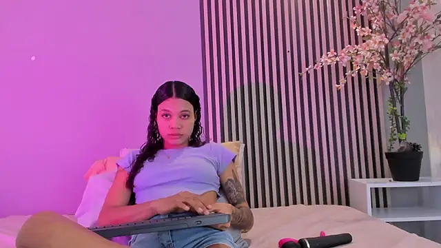 GysellHanson online show from February 18, 11:39 am