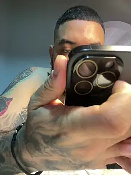 El Titan1998 online show from April 2, 7:55 pm