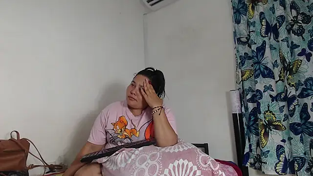 Snapshot of kariragapeass18 chatting on January 6, 2:26 am kariragapeass18 online show from January 6, 2:26 am