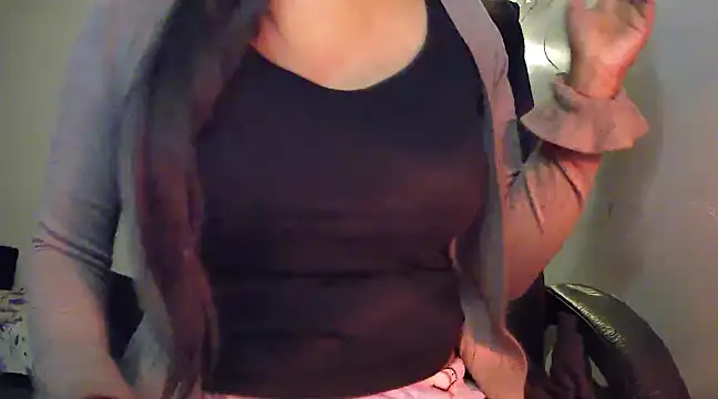 Snapshot of J_kaur chatting on January 25, 5:29 am J kaur online show from January 25, 5:29 am
