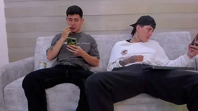 Snapshot of hell_twink chatting on March 12, 6:07 am hell twink online show from March 12, 6:07 am