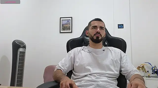 Snapshot of Massimoo_07 chatting on June 22, 7:55 pm Massimoo 07 online show from June 22, 7:55 pm
