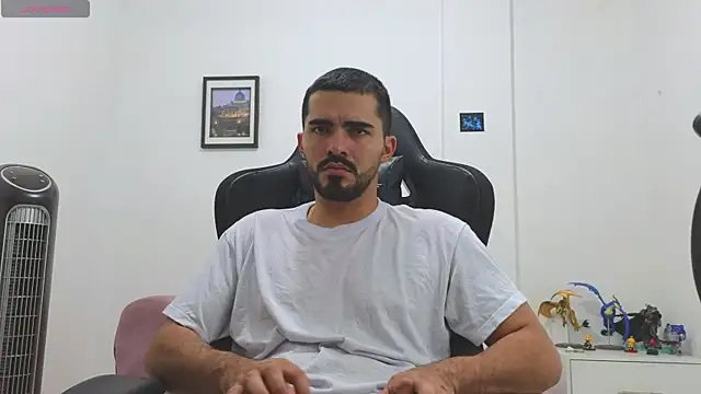 Snapshot of Massimoo_07 chatting on July 2, 12:32 am Massimoo 07 online show from July 2, 12:32 am