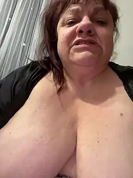 Snapshot of Luciouslouise72@xh chatting on September 20, 6:42 pm Luciouslouise72xh online show from September 20, 6:42 pm