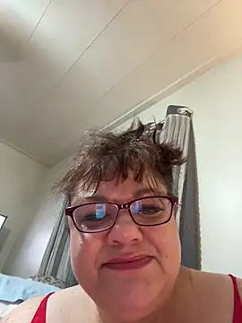 Snapshot of Luciouslouise72@xh chatting on November 8, 12:16 pm Luciouslouise72xh online show from November 8, 12:16 pm