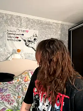 Snapshot of Sabrina_shells chatting on October 1, 10:32 am Sabrina shells online show from October 1, 10:32 am