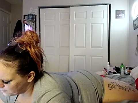 Snapshot of cloudy_couple444 chatting on October 18, 6:37 am cloudy couple444 online show from October 18, 6:37 am