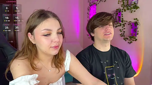 RobertAndLinela online show from December 1, 2:27 am