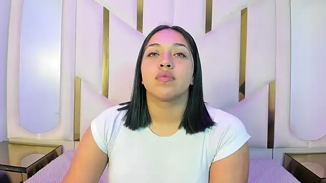 IsabellRodriguez18 online show from May 21, 3:24 am