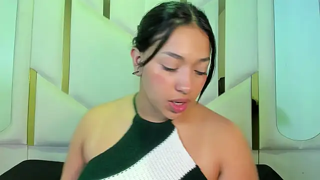 Snapshot of IsabellRodriguez18 chatting on June 5, 6:52 am IsabellRodriguez18 online show from June 5, 6:52 am
