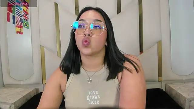 Snapshot of IsabellRodriguez18 chatting on July 1, 3:52 am IsabellRodriguez18 online show from July 1, 3:52 am
