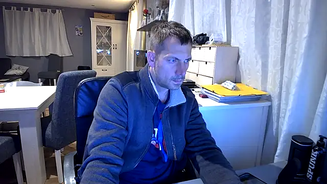 Snapshot of ScuddyCum chatting on January 1, 9:52 pm ScuddyCum online show from January 1, 9:52 pm