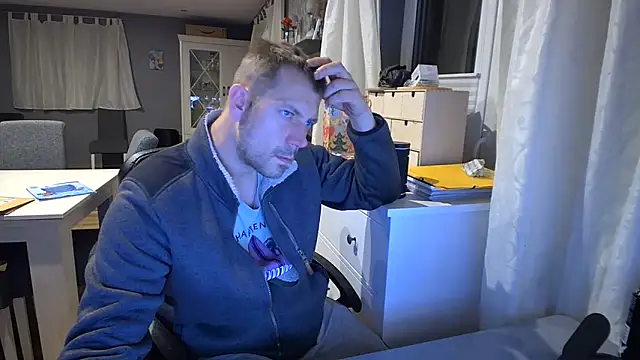 Snapshot of ScuddyCum chatting on January 4, 10:55 pm ScuddyCum online show from January 4, 10:55 pm