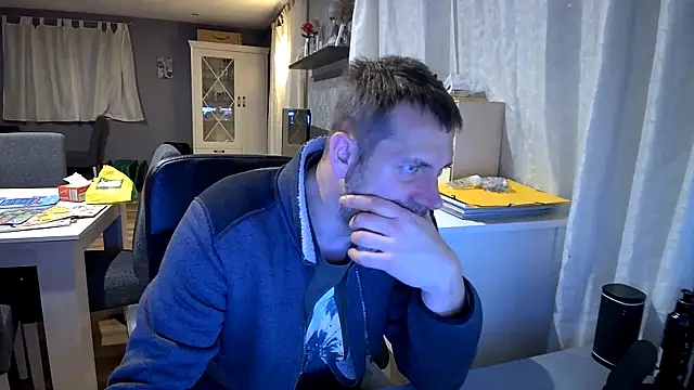 Snapshot of ScuddyCum chatting on January 5, 10:40 pm ScuddyCum online show from January 5, 10:40 pm