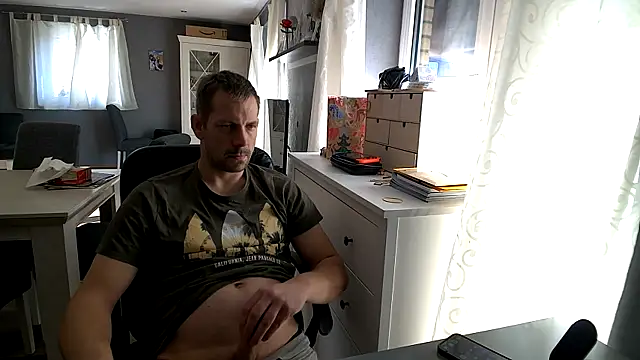 Snapshot of ScuddyCum chatting on January 12, 12:01 pm ScuddyCum online show from January 12, 12:01 pm