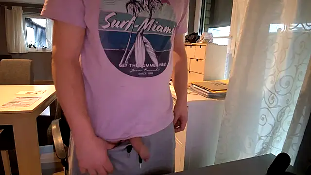 Snapshot of ScuddyCum chatting on January 14, 10:17 am ScuddyCum online show from January 14, 10:17 am
