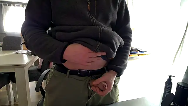 Snapshot of ScuddyCum chatting on January 22, 10:07 am ScuddyCum online show from January 22, 10:07 am