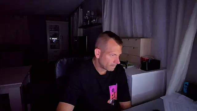 Snapshot of ScuddyCum chatting on May 30, 9:34 pm ScuddyCum online show from May 30, 9:34 pm
