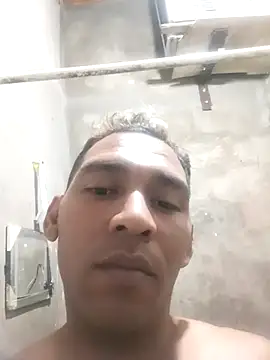 Snapshot of yaxom33 chatting on February 24, 11:36 pm yaxom33 online show from February 24, 11:36 pm