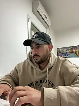 Snapshot of luffykingofpirets chatting on January 10, 2:34 pm luffykingofpirets online show from January 10, 2:34 pm