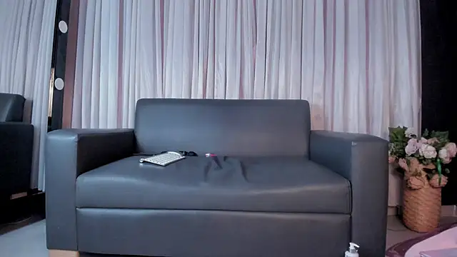 Snapshot of Samantha__cooper chatting on February 25, 2:33 pm Samantha  cooper online show from February 25, 2:33 pm